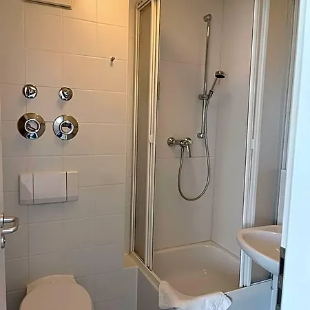 Akazienhaus 2*